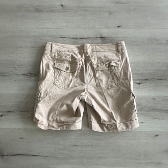 White House Black Market Bermuda/Cargo Shorts Tan 8 EUC - Picture 3 of 3